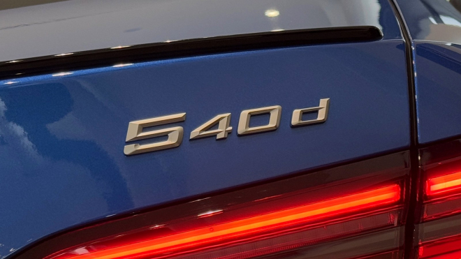 Devastace v přímém přenosu: BMW 540d přišlo s novou generací reálně o 49 koní. Jako podstatně těžší vůz je i zásadně pomalejší